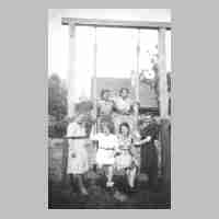 094-0058 Frauenwerk, Veranstaltung 1943. Ganz rechts im dunklen Kleid Frau Endrejat, heute Schoenebaum.jpg